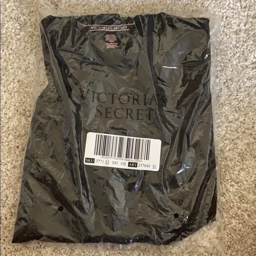 Victoria’s Secret Robert new in pkg
